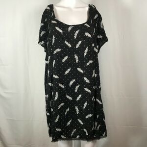Torrid Shirt Women Sz 3X Black‎ White Feather Polka Dot Lightweight Short Sleeve